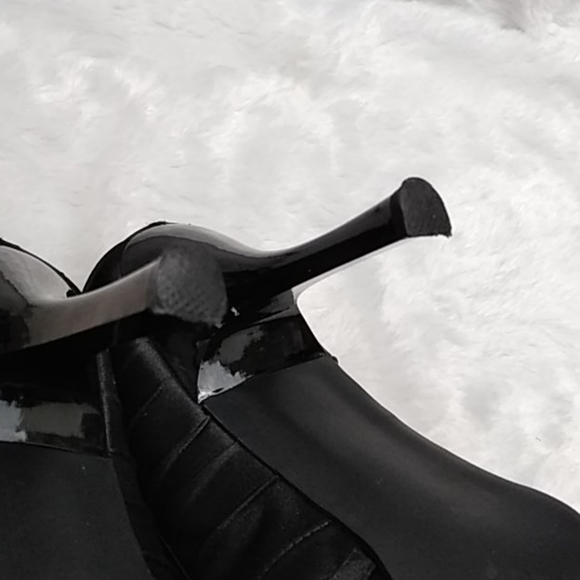 3/$15 Wild Diva Black Heels Pumps - Picture 10 of 12